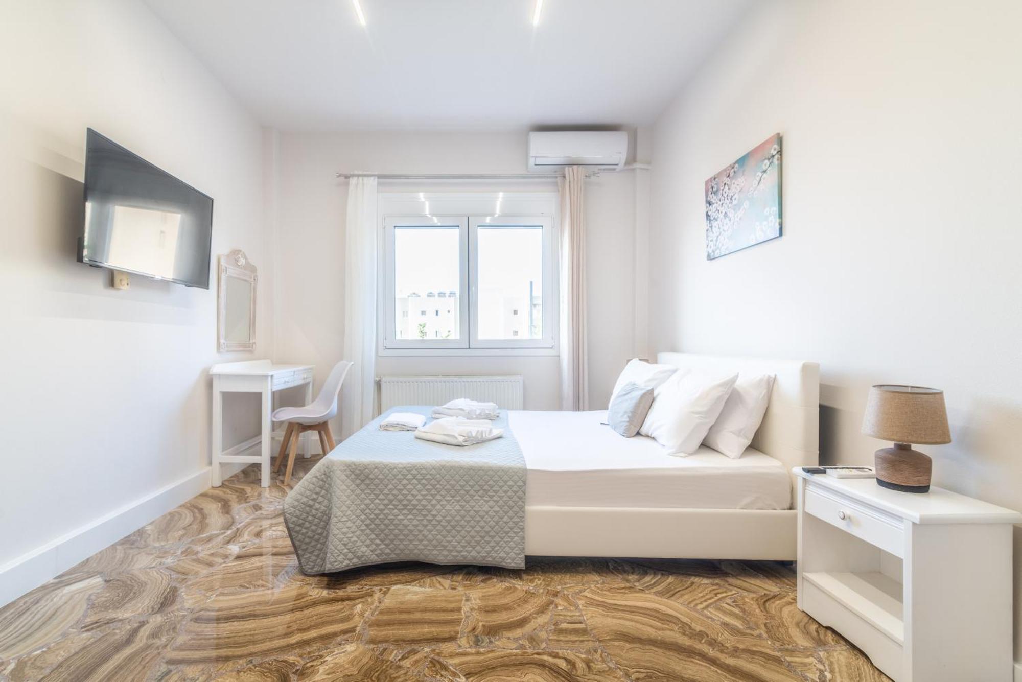 Apartment Stylish Near The With Parking
