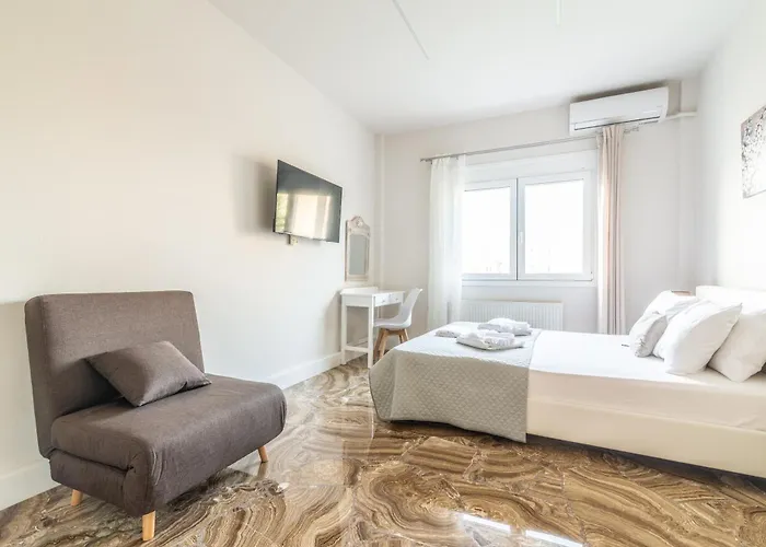 Stylish Apartment Near The Beach With Parking