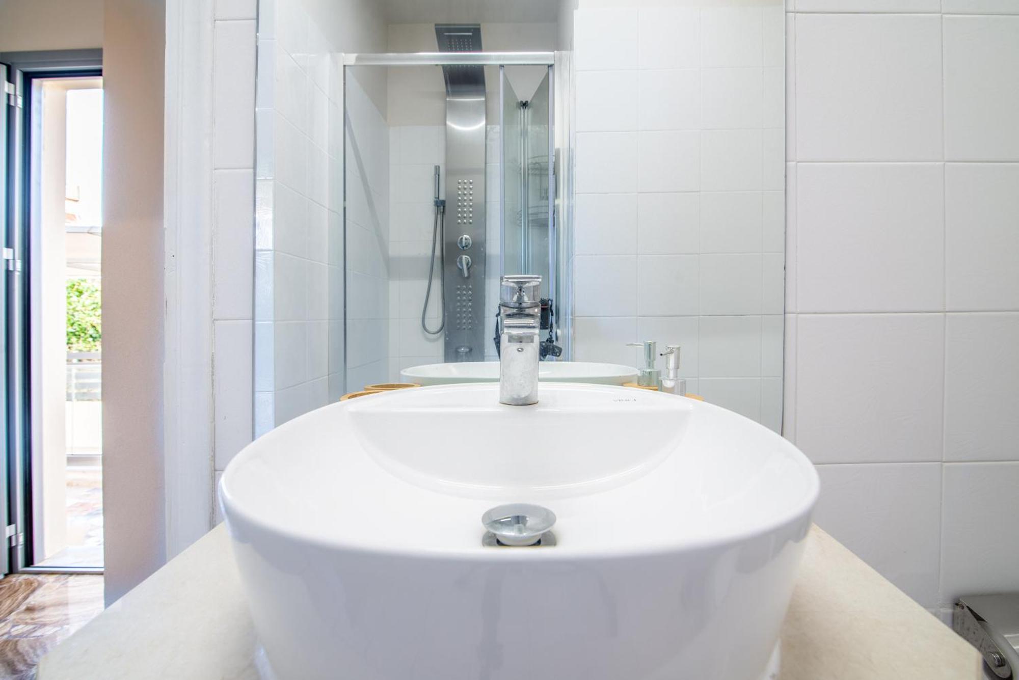 Stylish Near The With Parking Apartment Gazi
