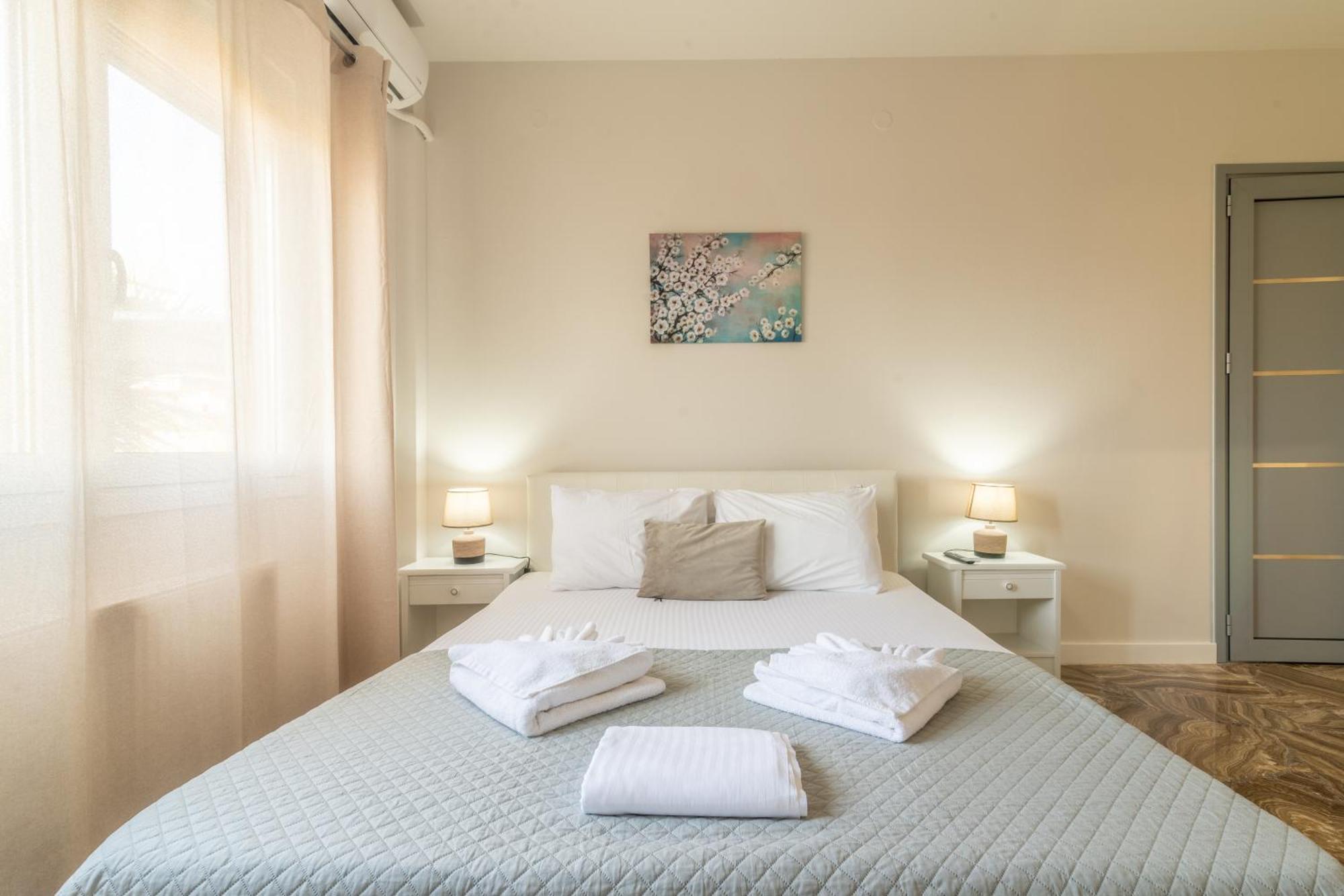 Stylish Near The With Parking Apartment